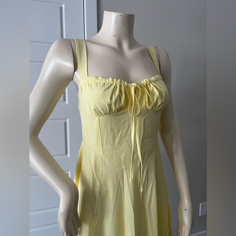 ✨ Yellow Midi Dress – Effortless Summer Statement ✨ - Picture 4 of 10